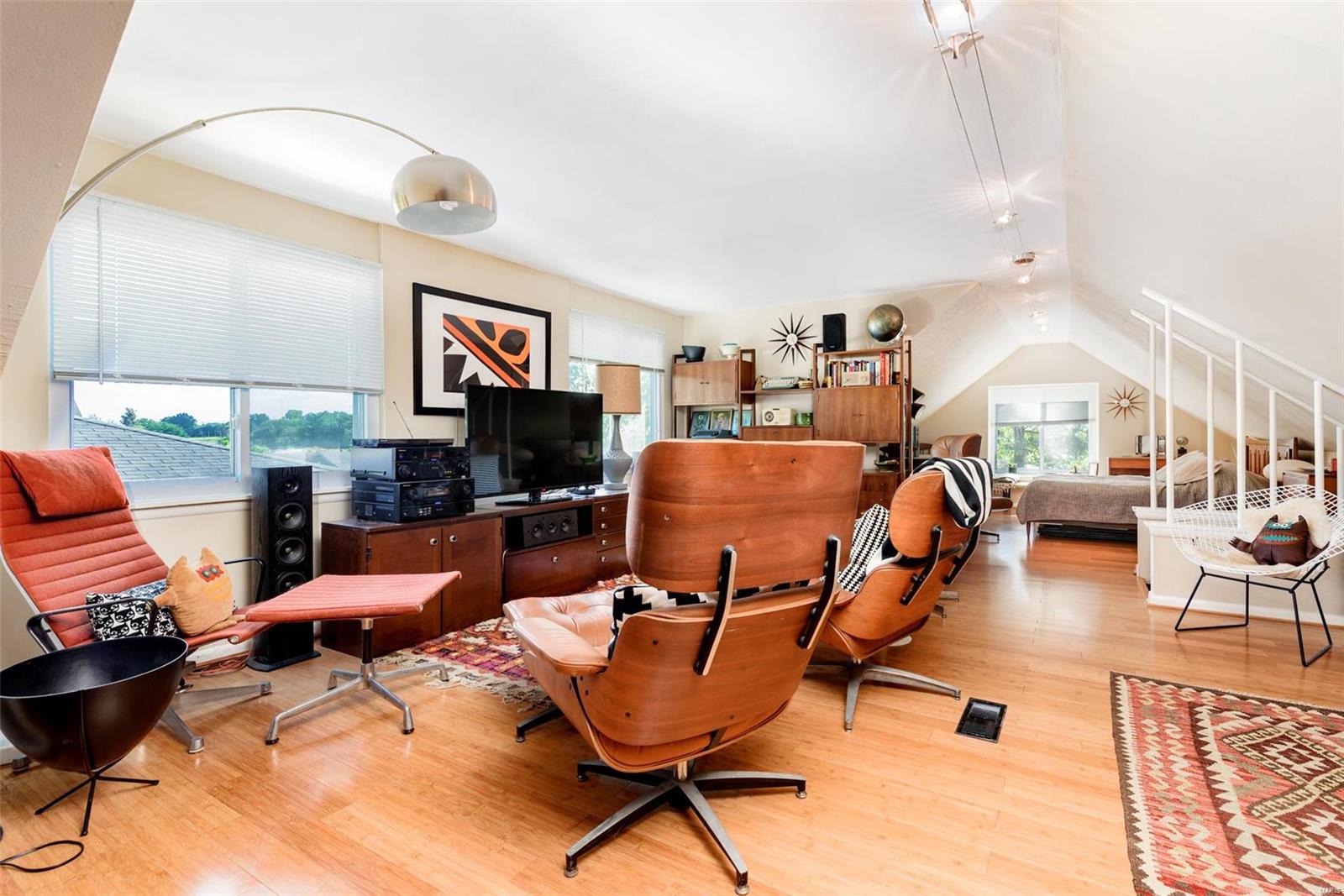 4571 Wabash Ave