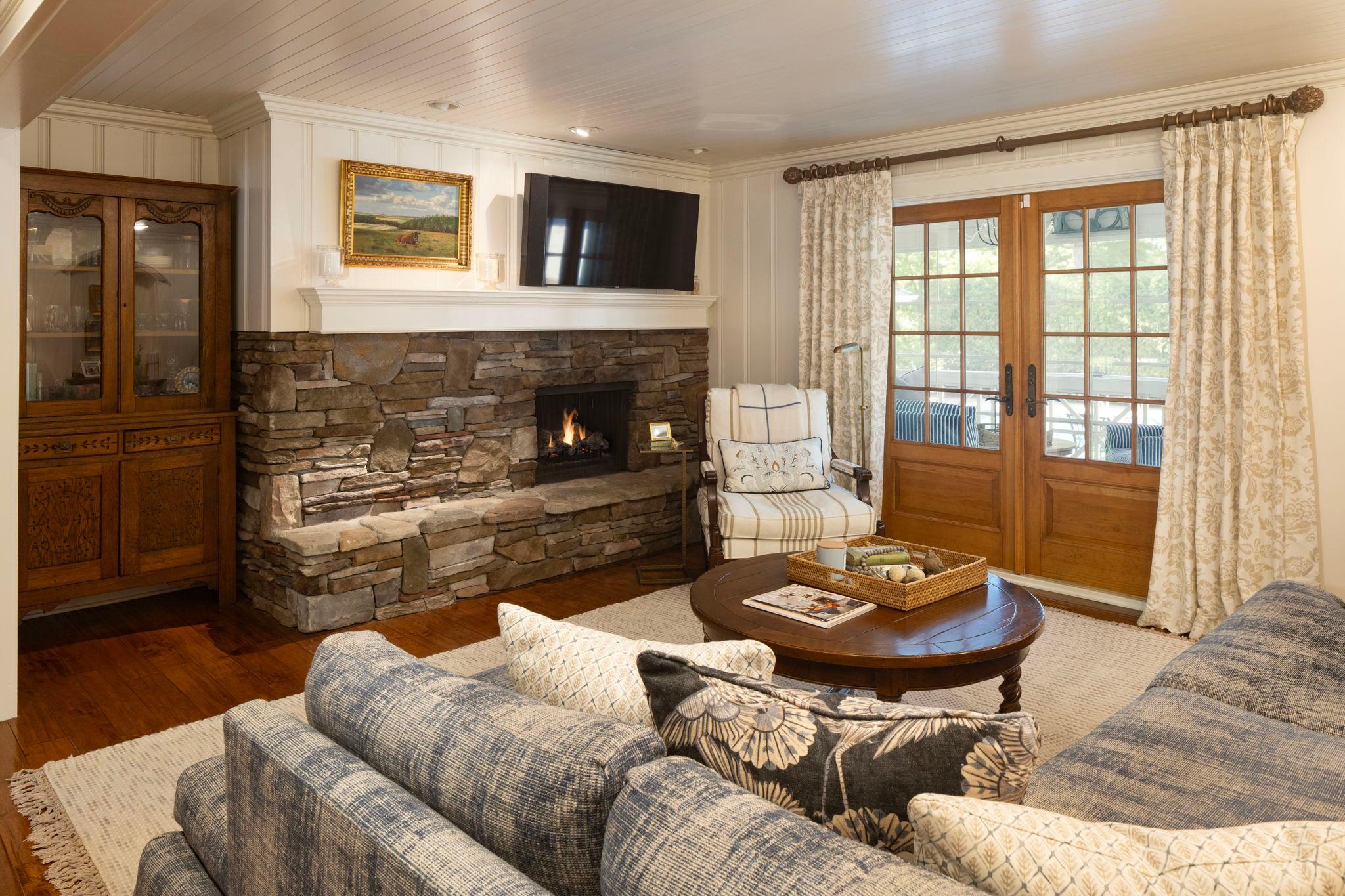 4202 Heathcote Road