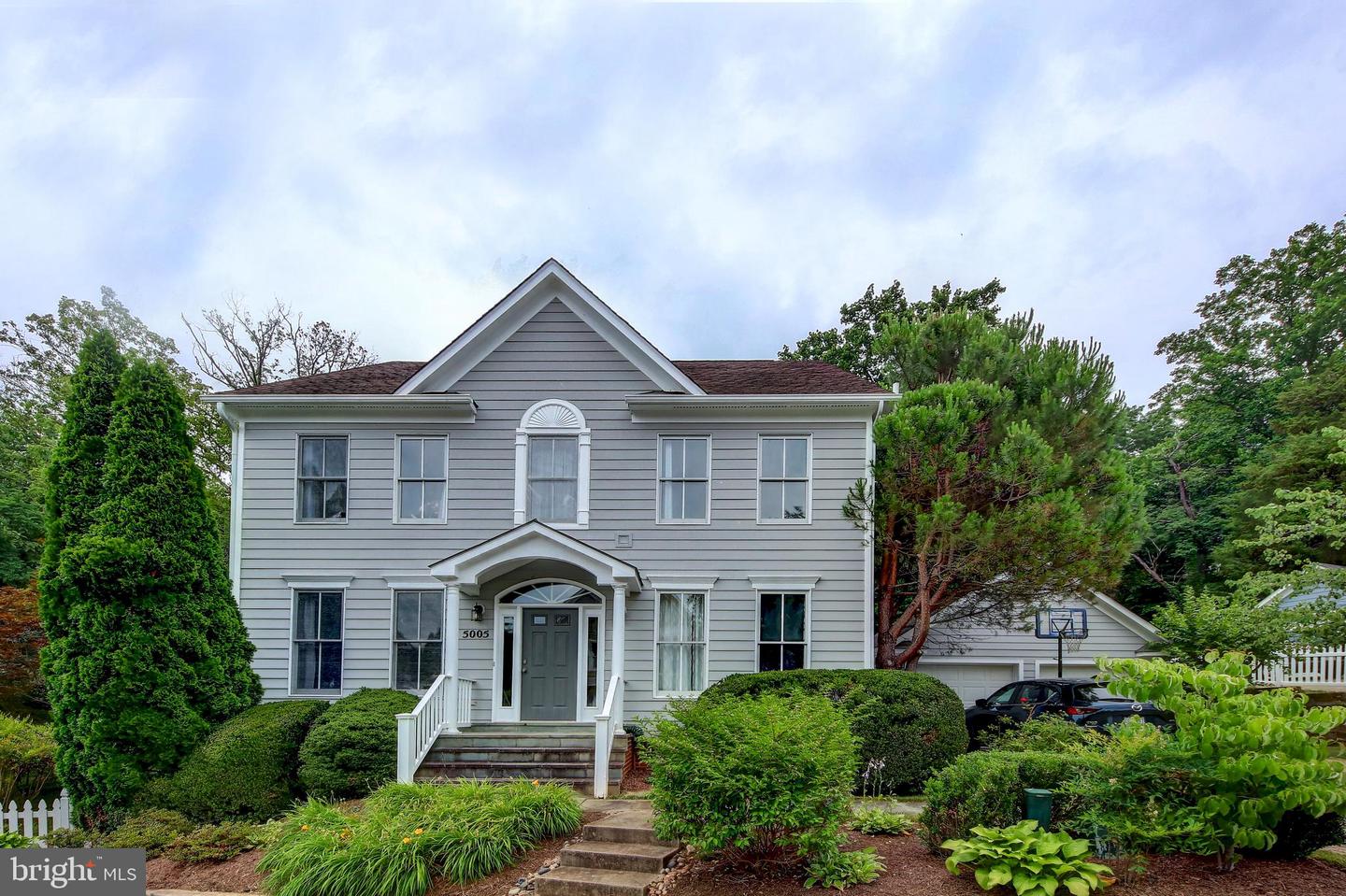 5005 MacArthur Ct NW