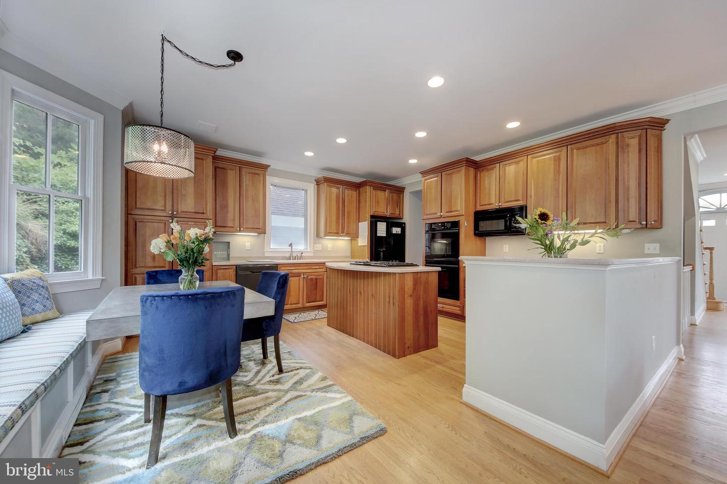 5005 MacArthur Ct NW