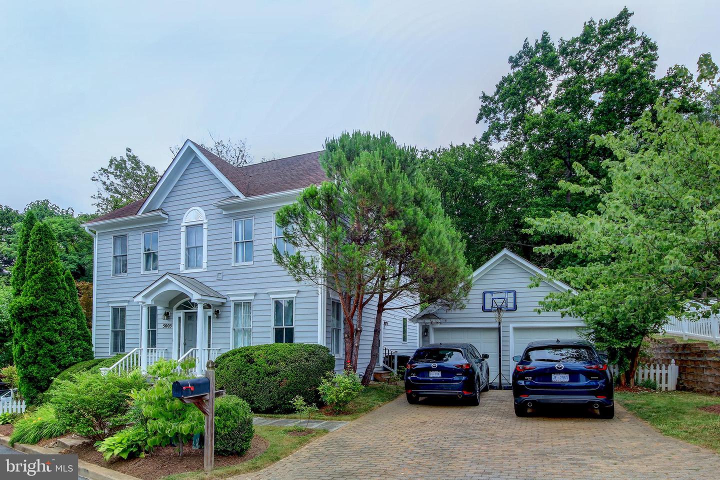 5005 MacArthur Ct NW