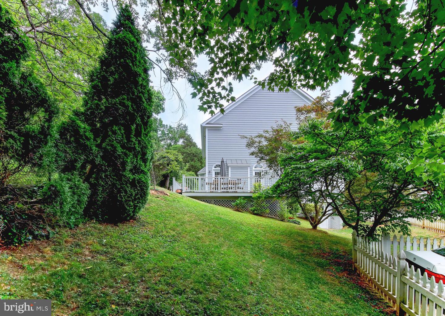 5005 MacArthur Ct NW