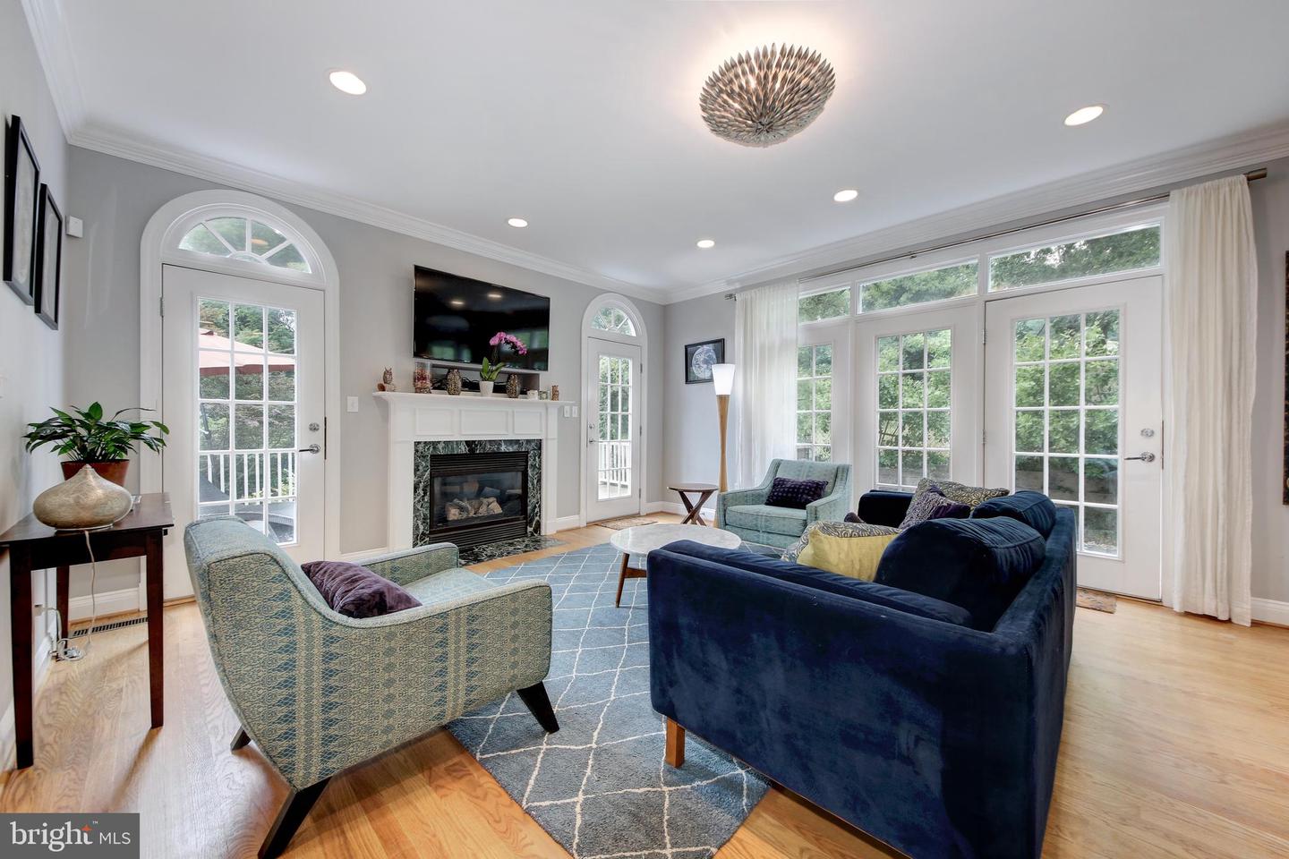 5005 MacArthur Ct NW