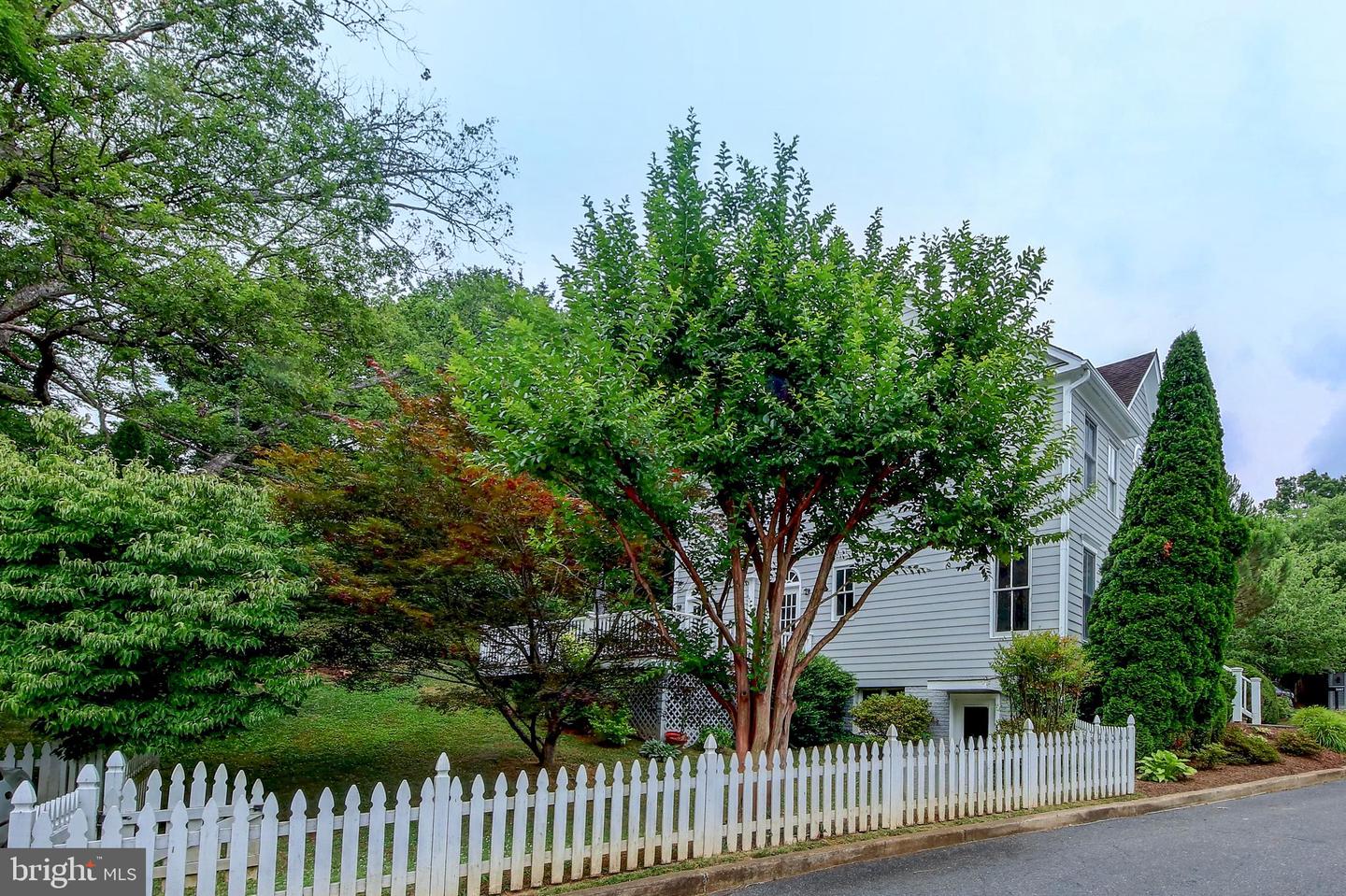 5005 MacArthur Ct NW