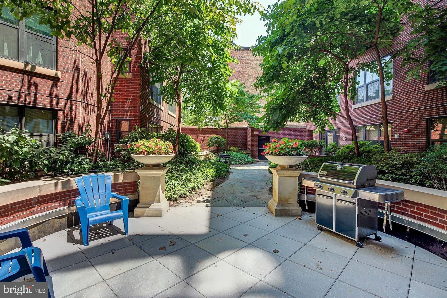1390 Kenyon St NW #519