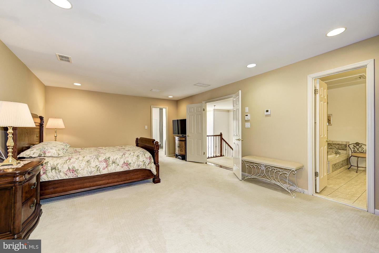8804 Seven Locks Rd
