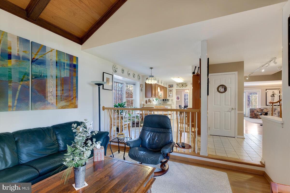 10910 Brewer House Rd