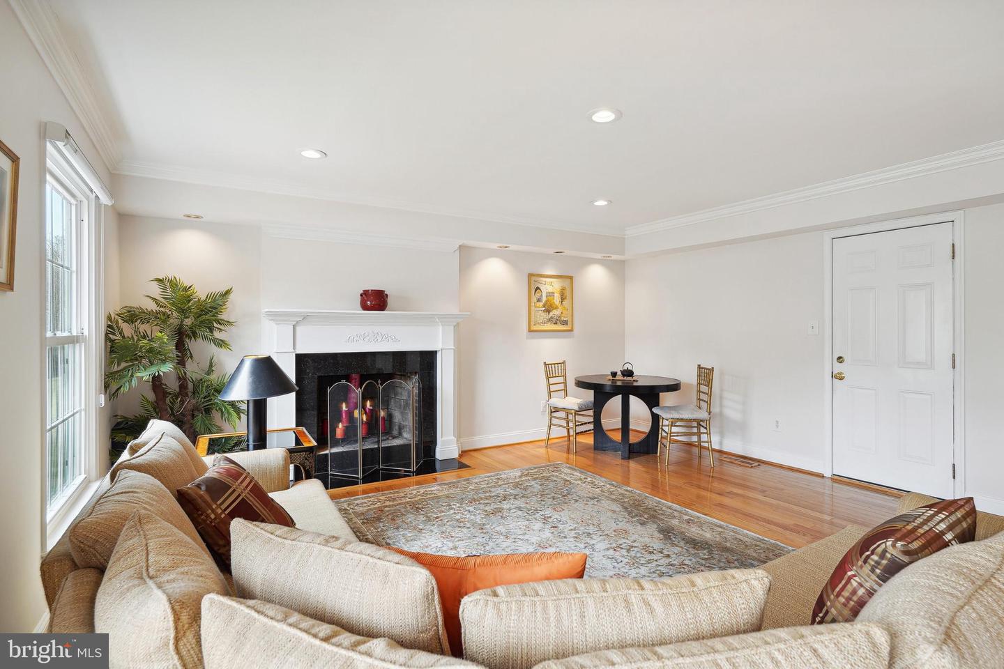 1716 Irvin St