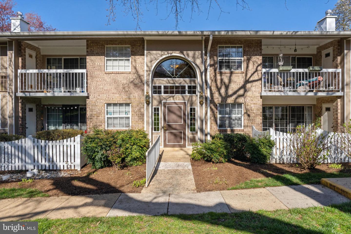 1942 Kennedy Dr #203