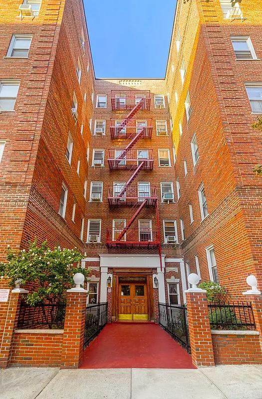 63109 Saunders Street Unit: 3A