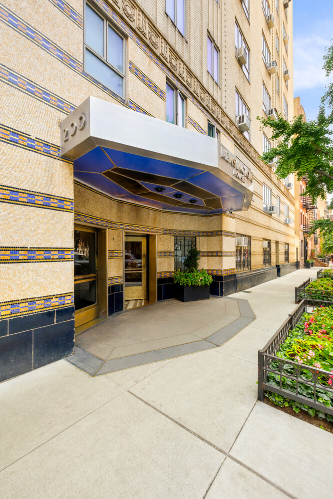 200 W 20TH Street 902