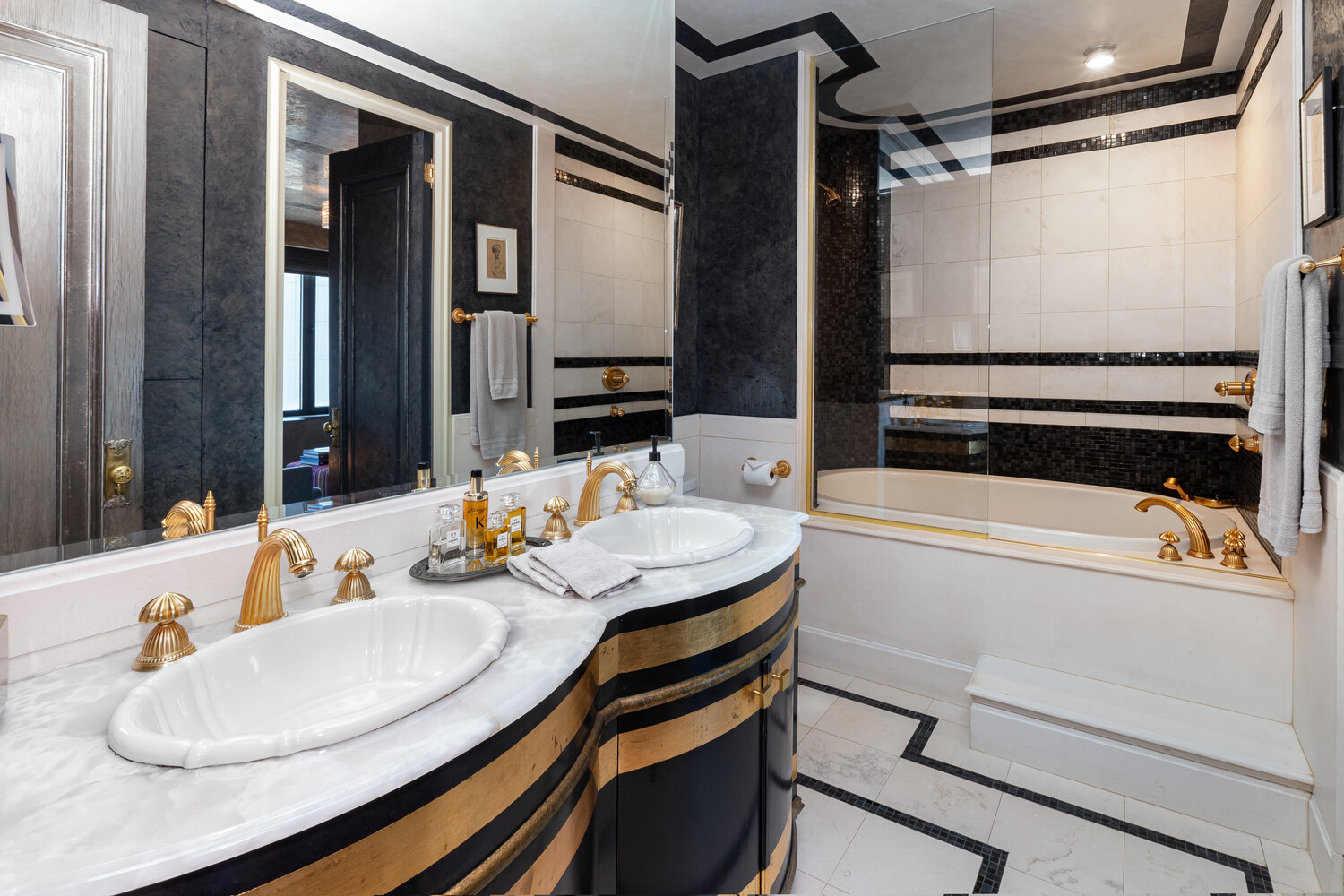 117 E 57TH Street 49D/51D