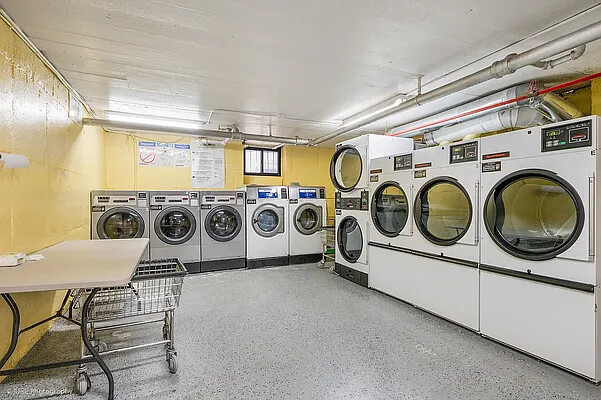 41-42 42ND Street E4