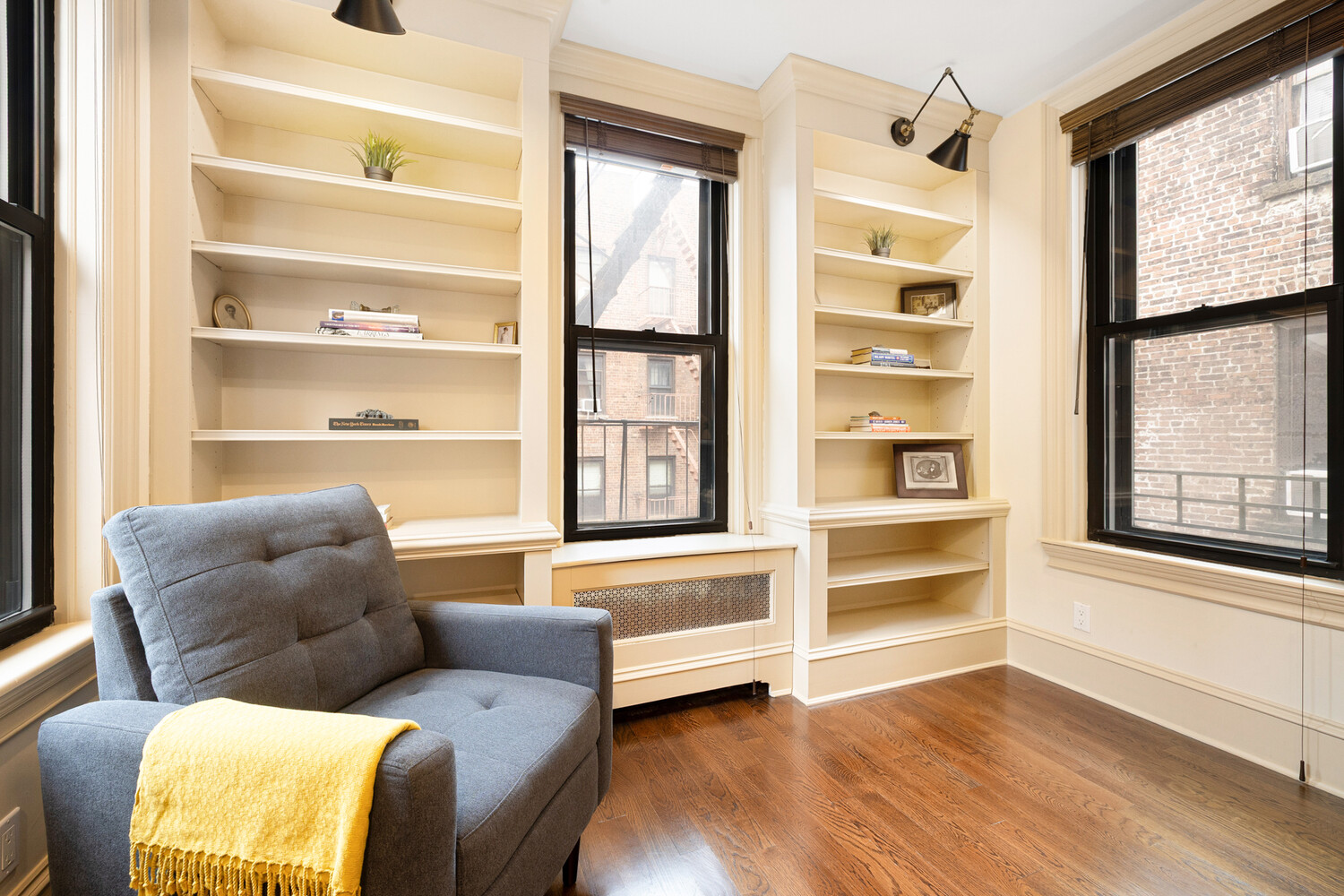 69 PINEAPPLE Street 8