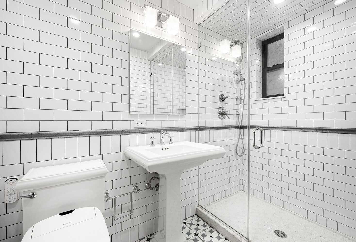 69 PINEAPPLE Street 8