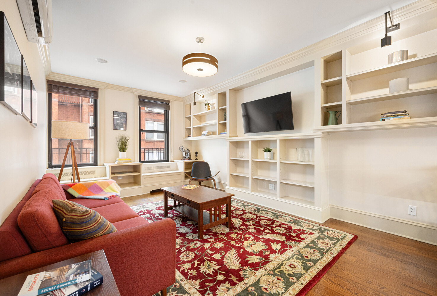 69 PINEAPPLE Street 10