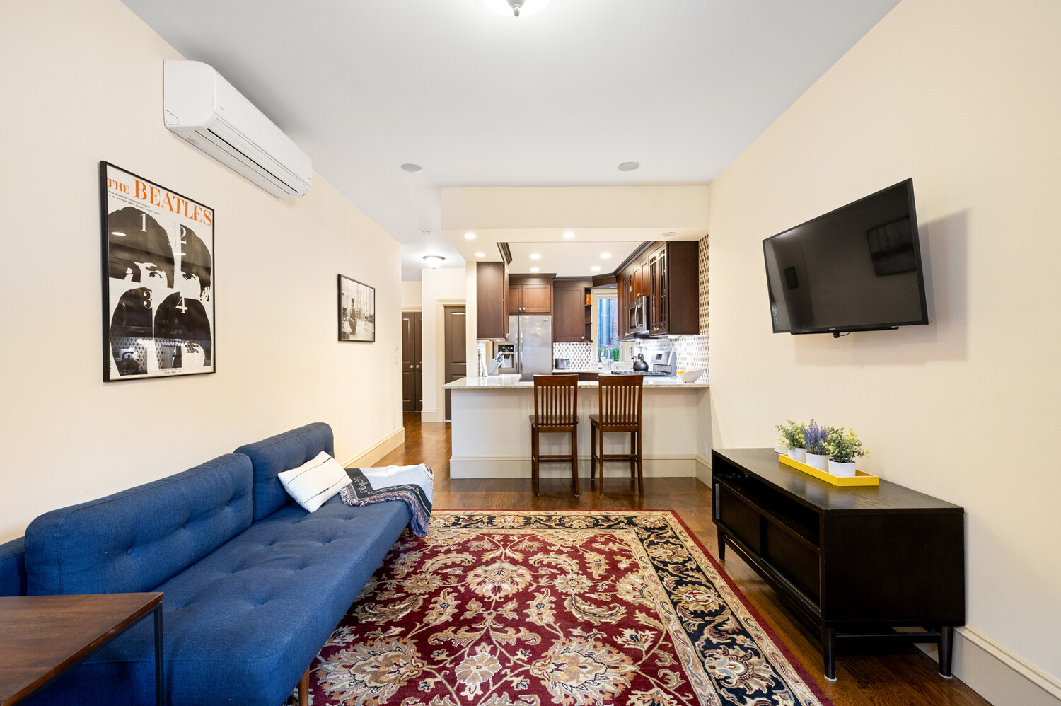 69 PINEAPPLE Street 6