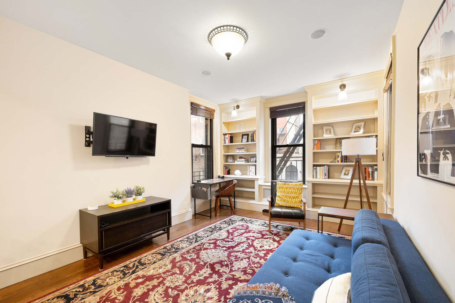 69 PINEAPPLE Street 6