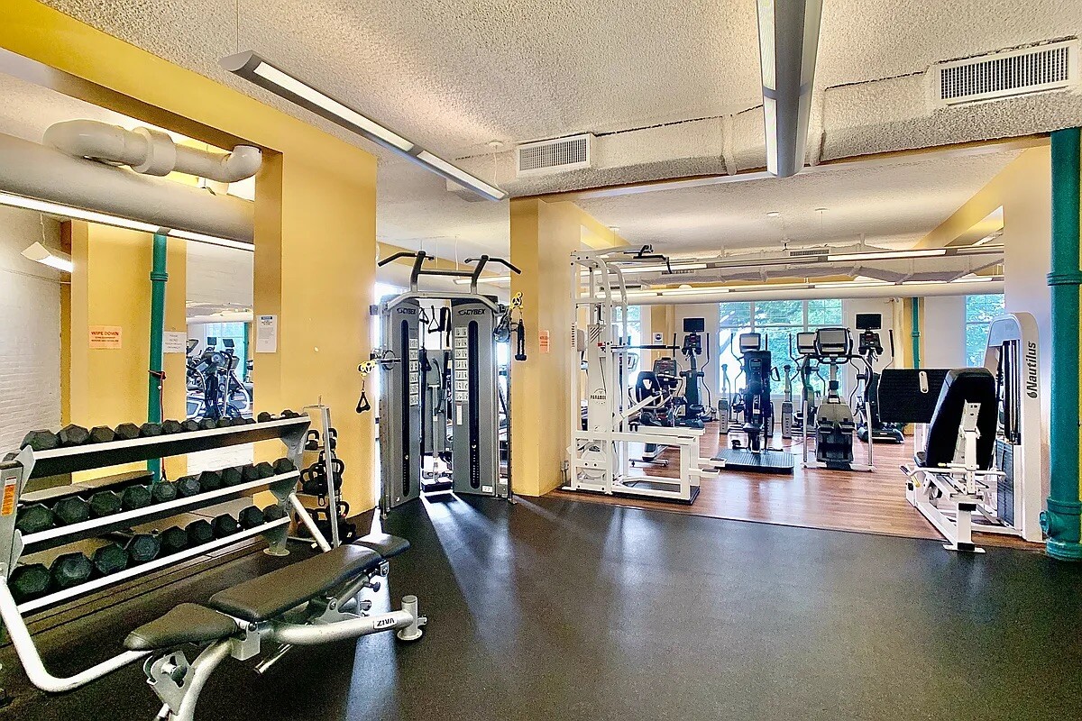 160 CABRINI Boulevard APT127