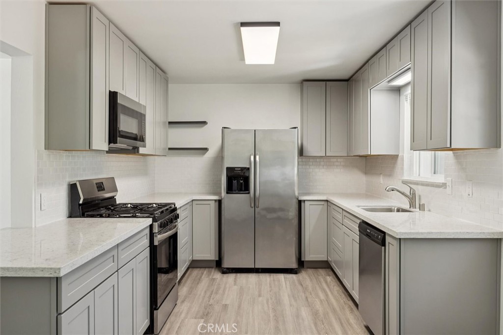 7900 El Retiro Avenue