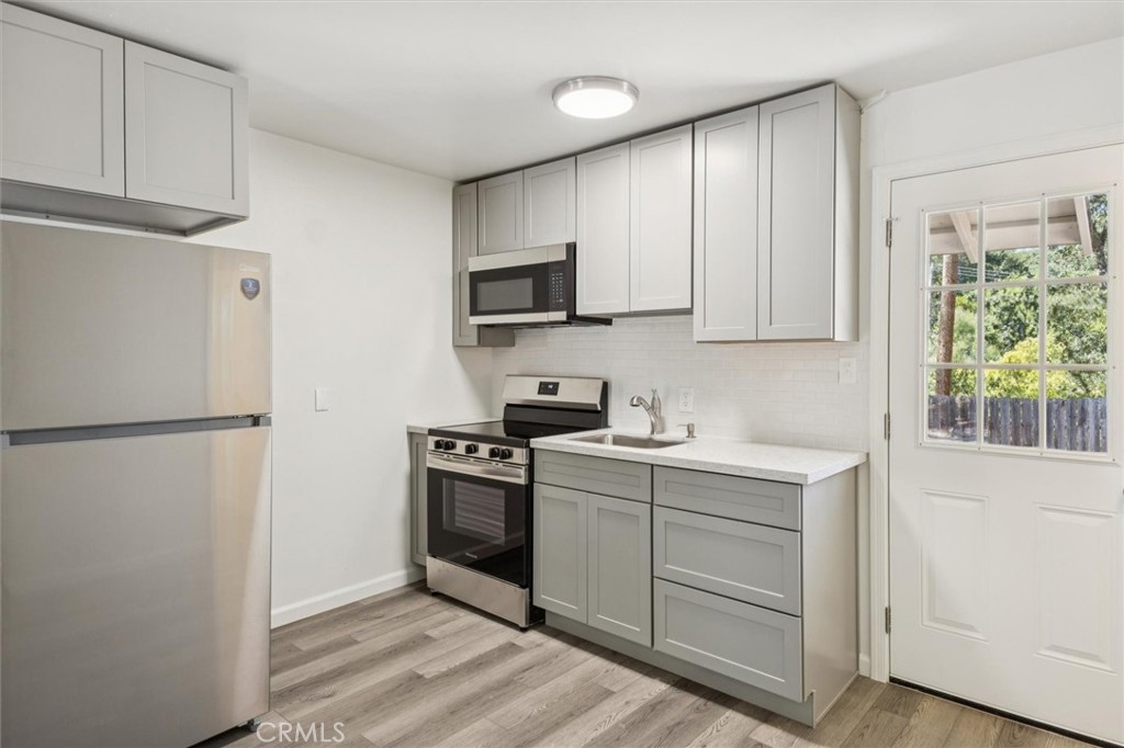 7900 El Retiro Avenue