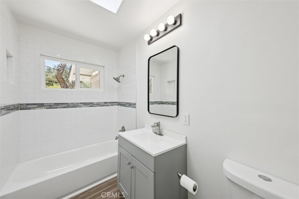 7900 El Retiro Avenue