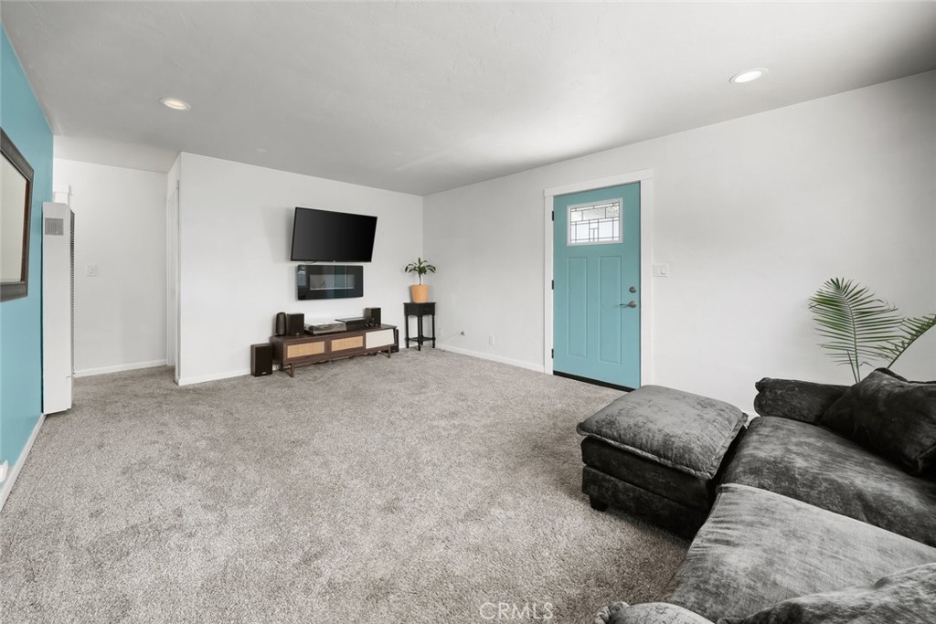 870 El Moro Avenue