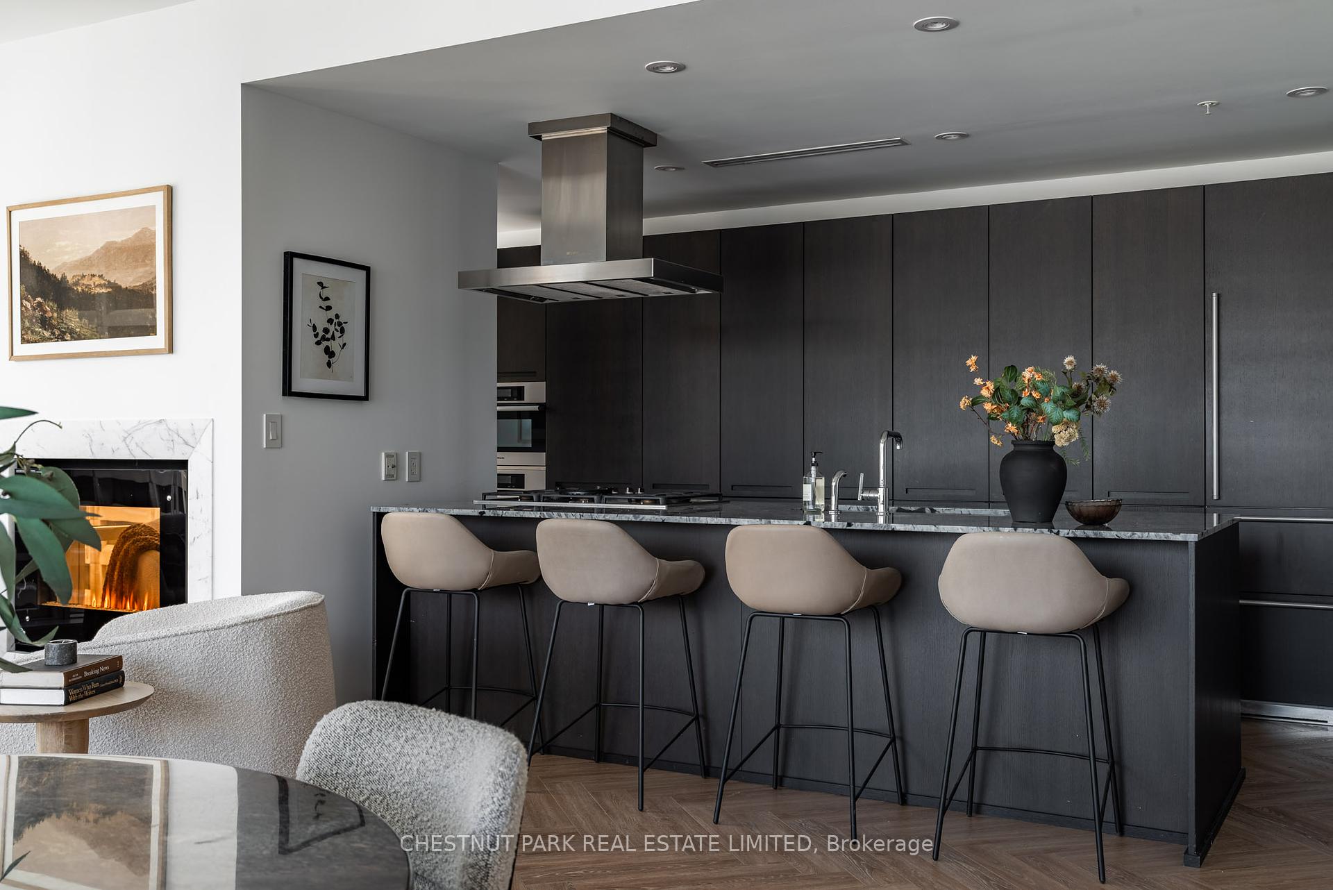 180 University Ave Unit: 1906