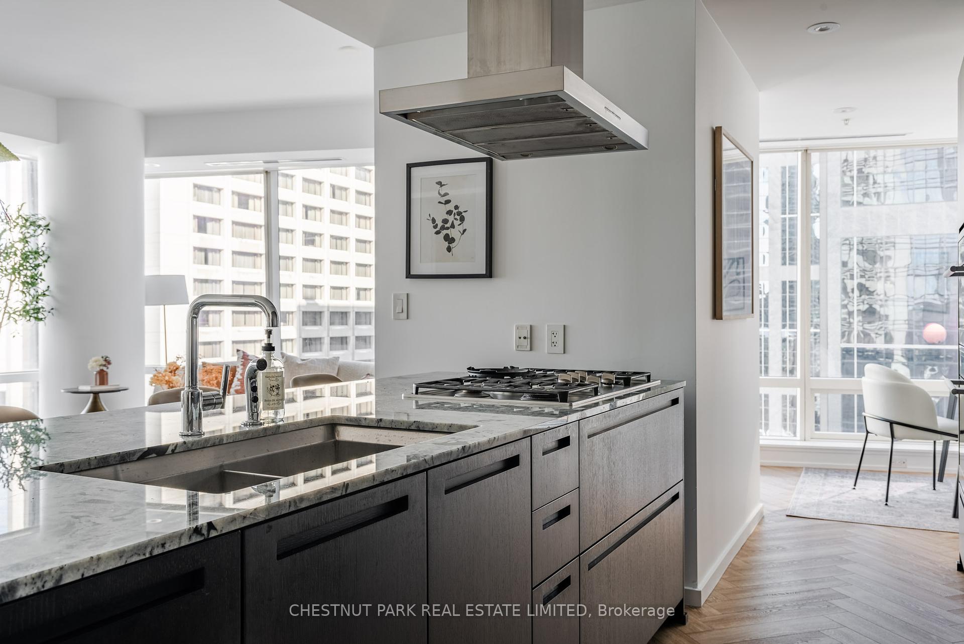 180 University Ave Unit: 1906