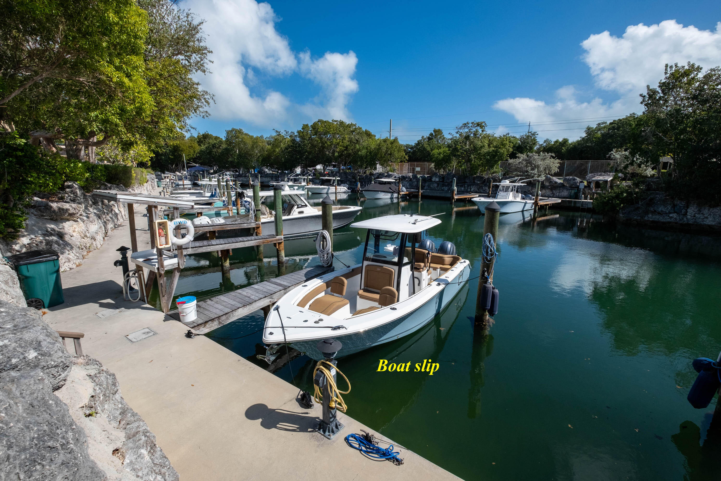 96000 Overseas Highway DD3 and 31 ft. boat slip