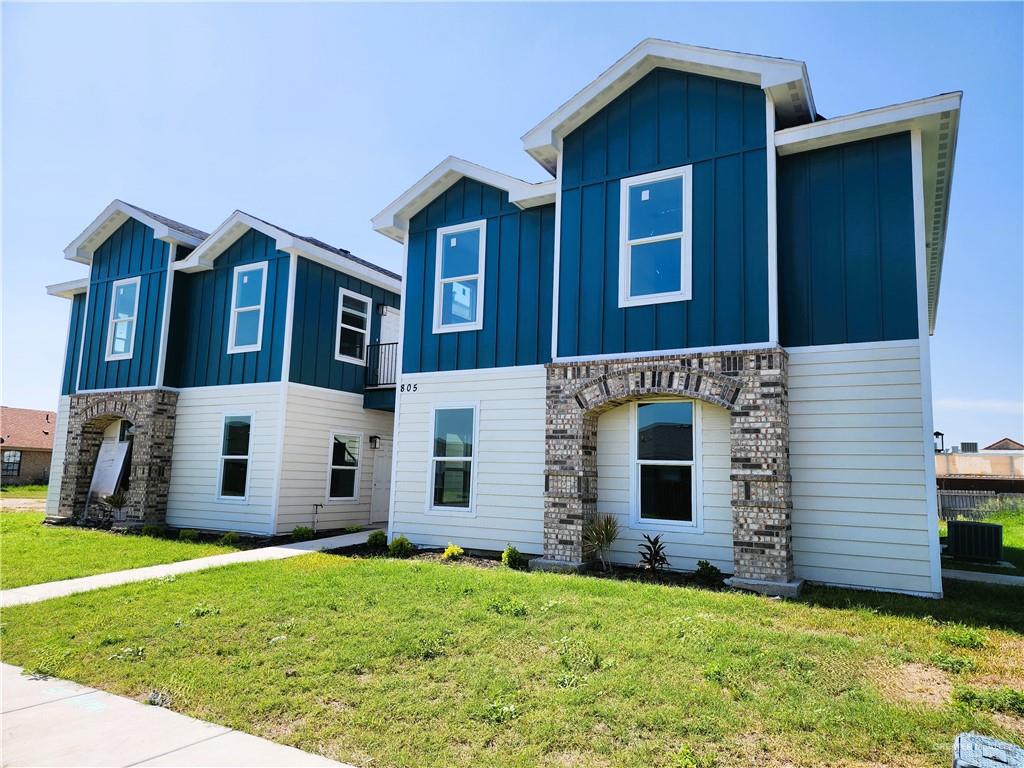 805 W Los Tesoros Drive