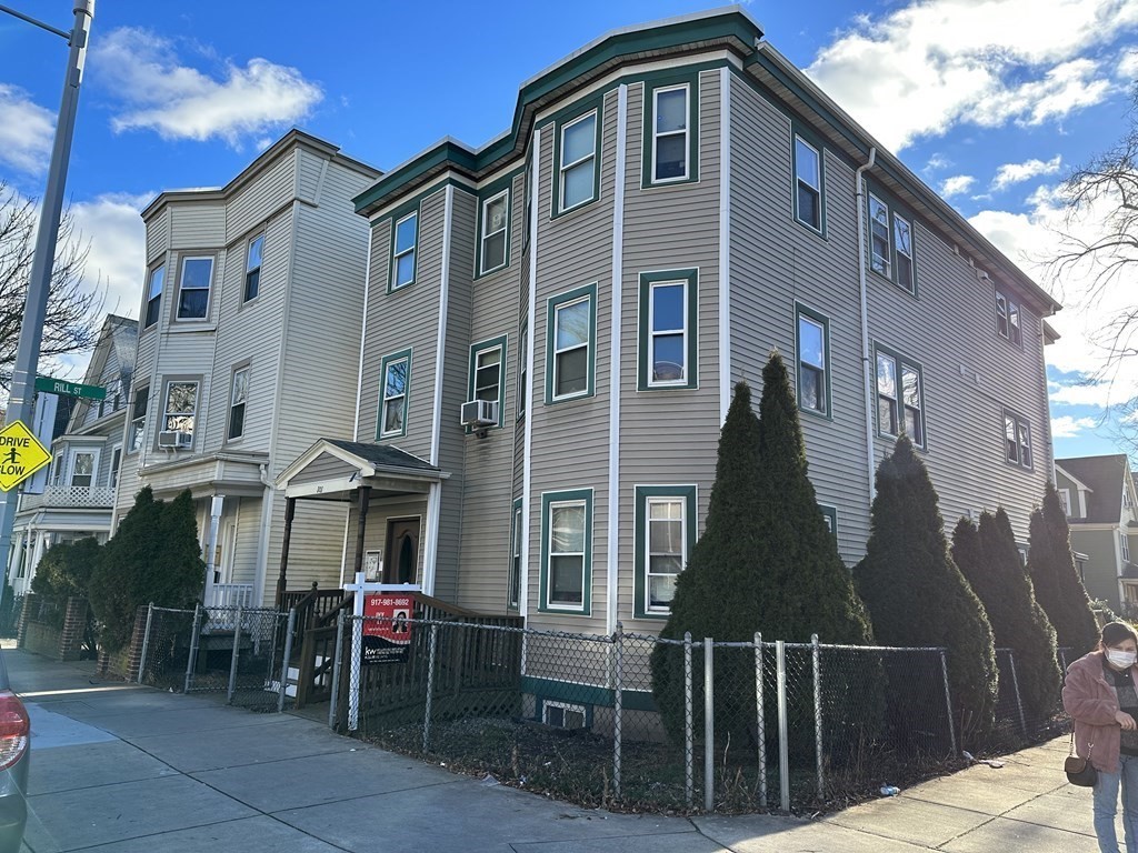 101 Hancock St