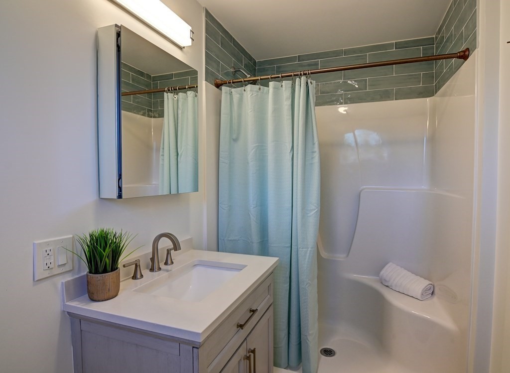 77 Joseph Rd