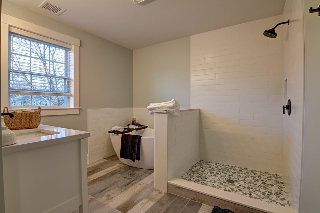 77 Joseph Rd