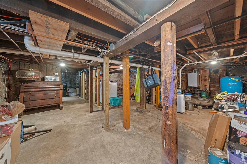 102 Arnold St