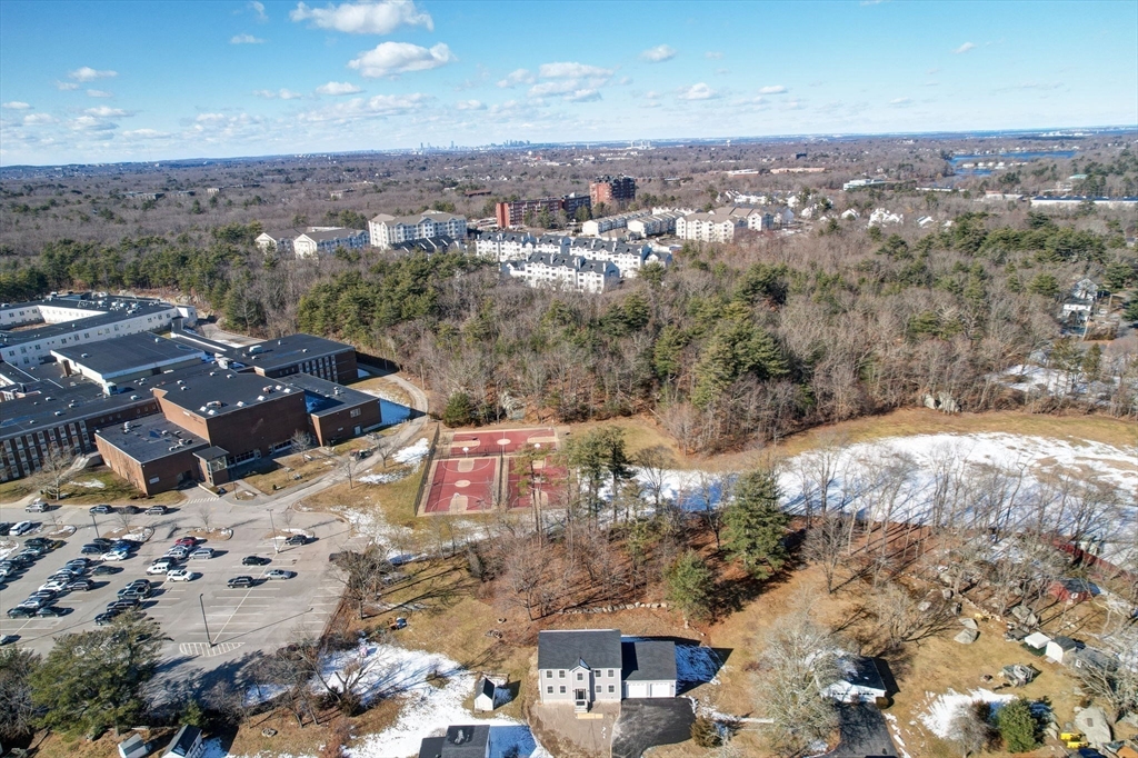390 Pleasant St