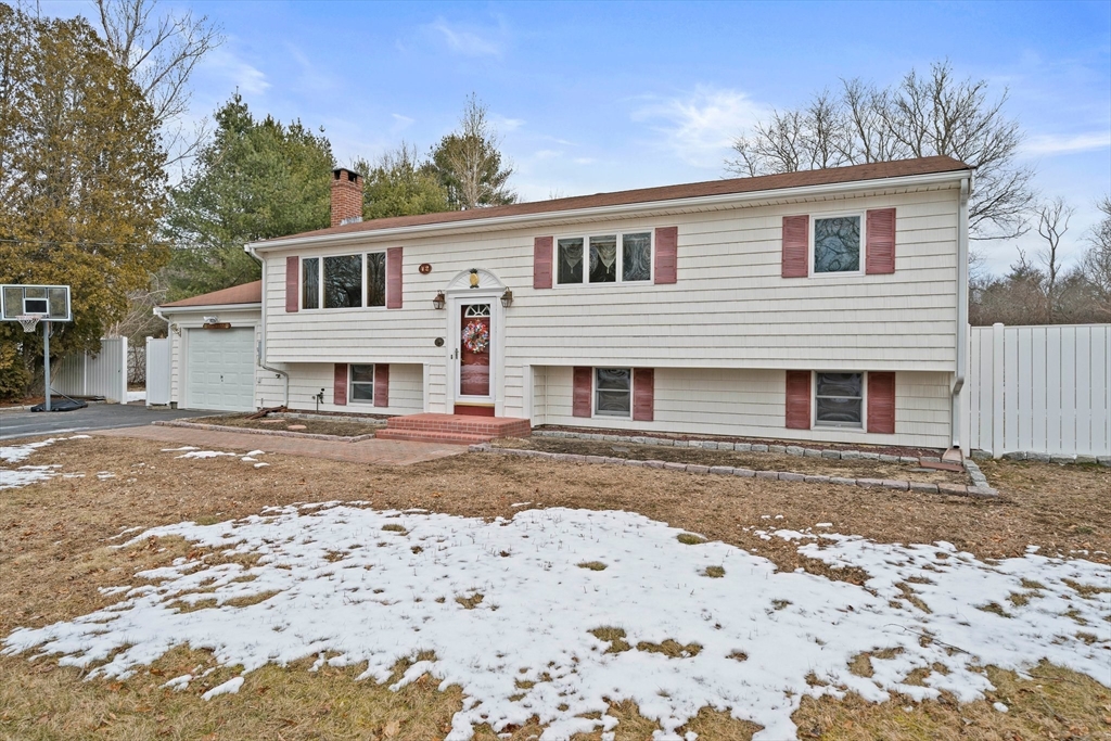 42 King Phillip Ln