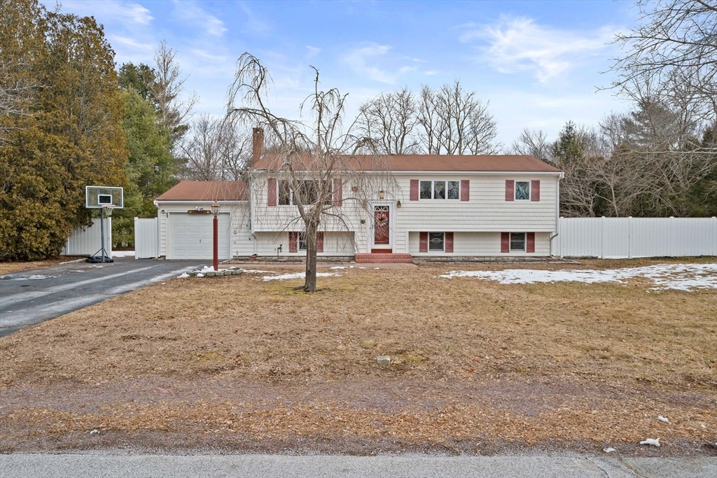 42 King Phillip Ln