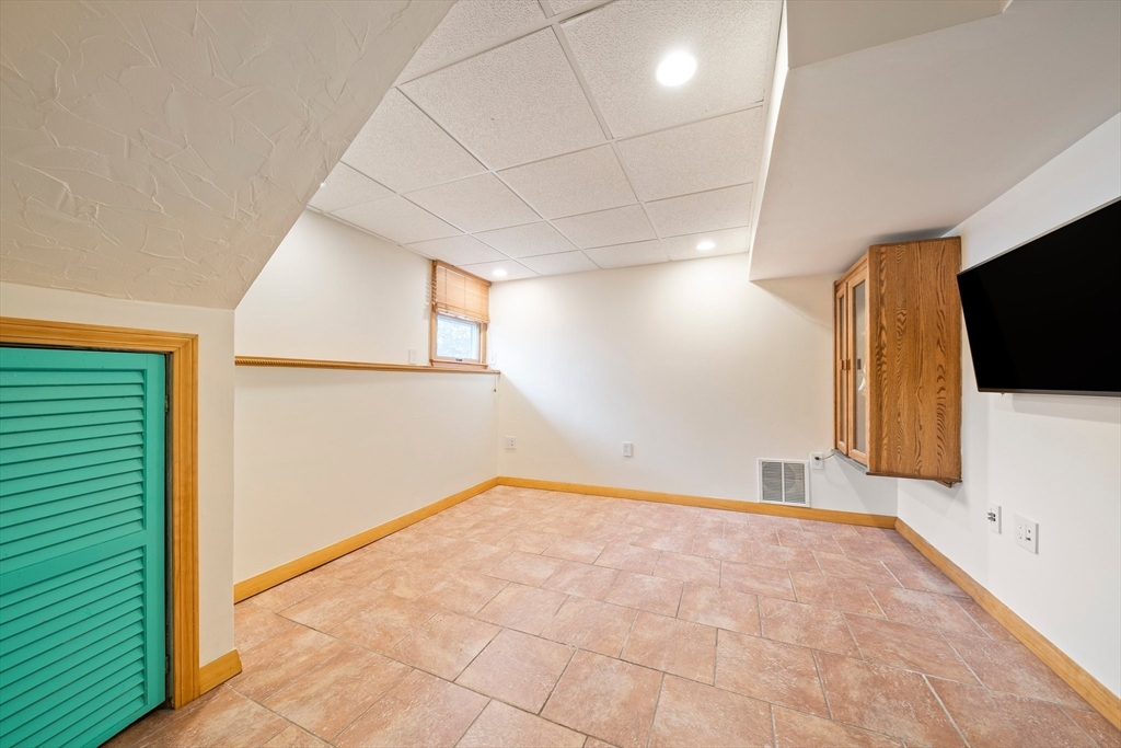 42 King Phillip Ln