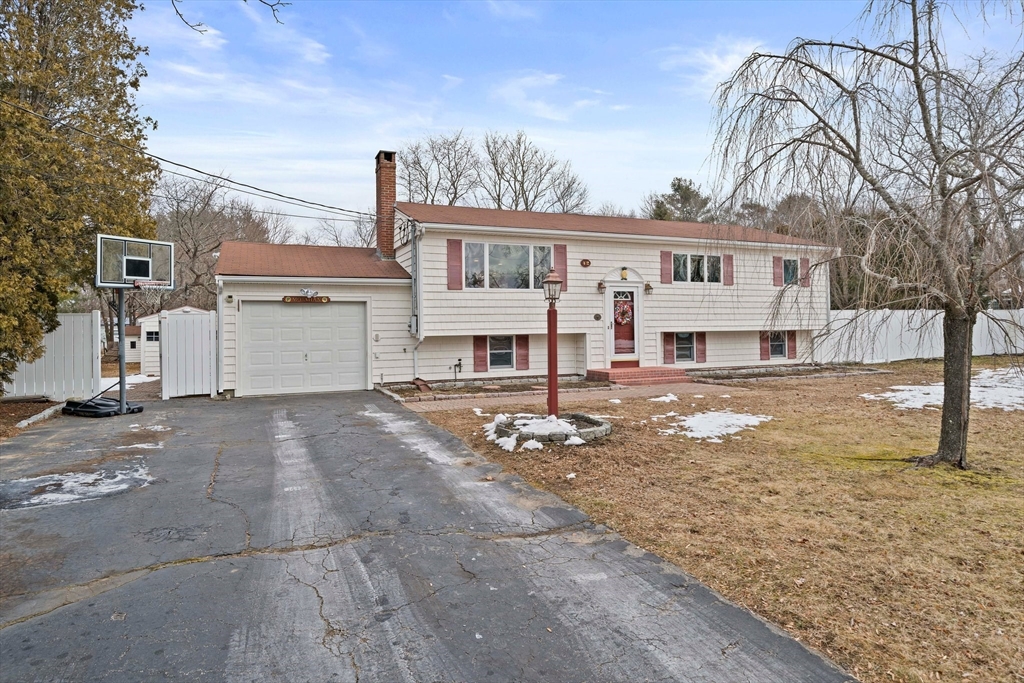42 King Phillip Ln