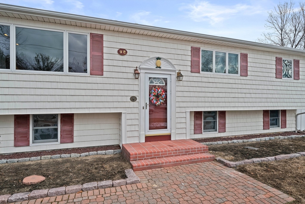 42 King Phillip Ln