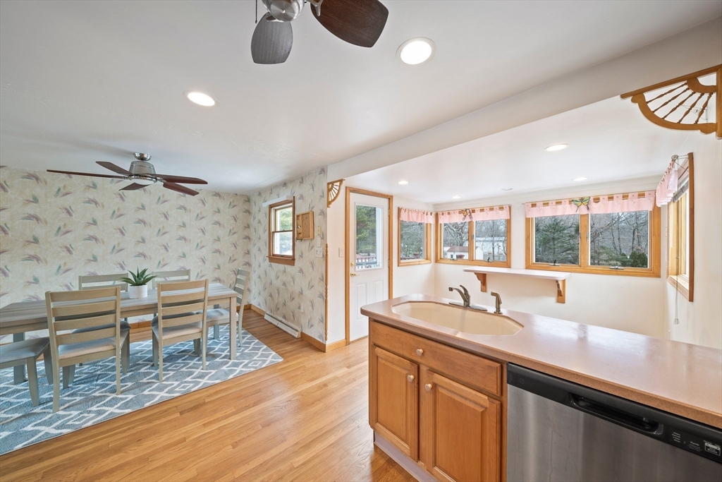 42 King Phillip Ln