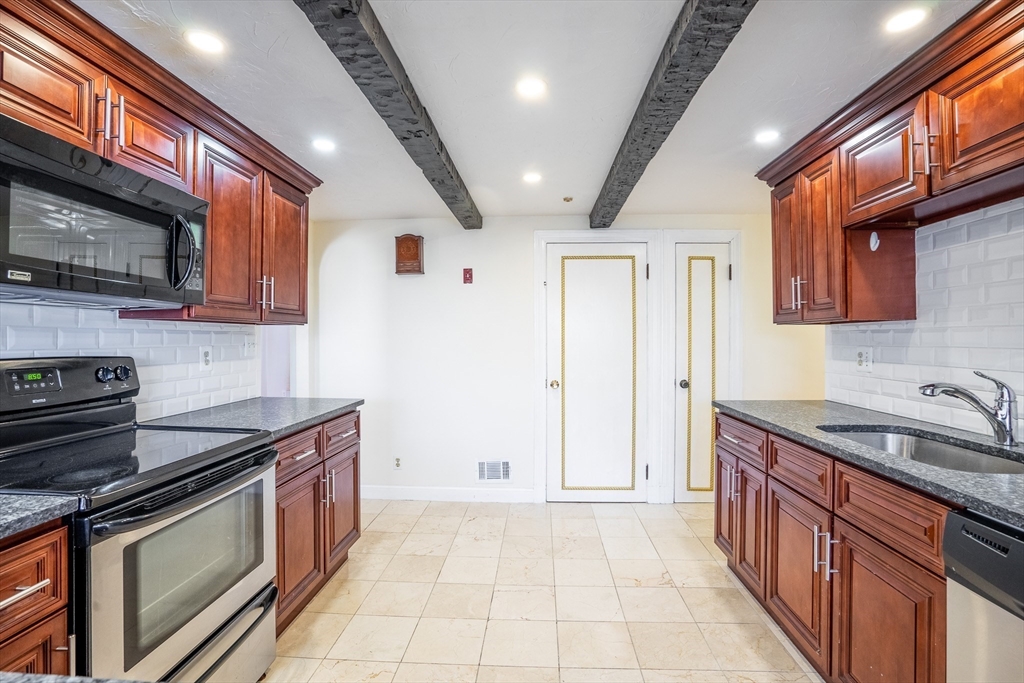 95 Holly Hill Cir