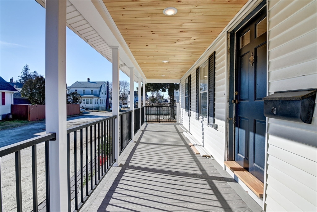 97 Narragansett Rd