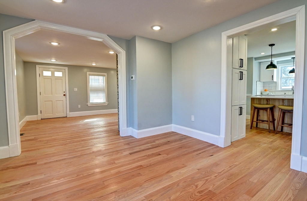 97 Narragansett Rd