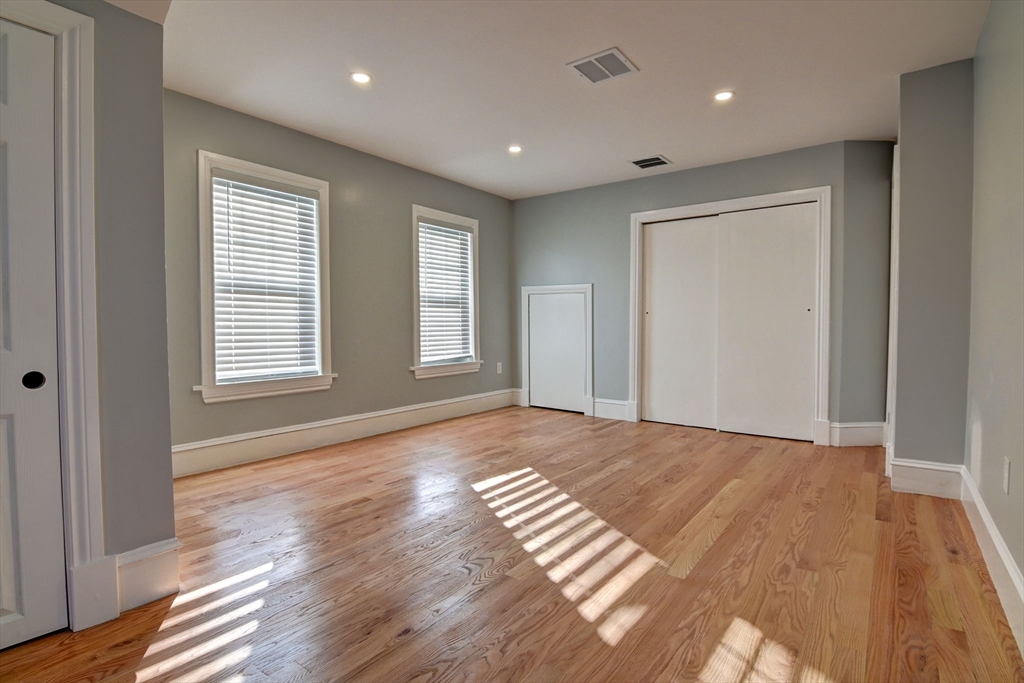 97 Narragansett Rd