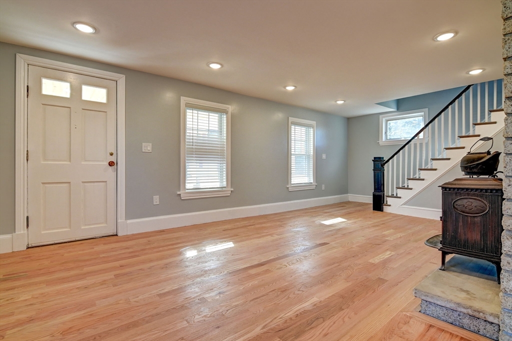 97 Narragansett Rd