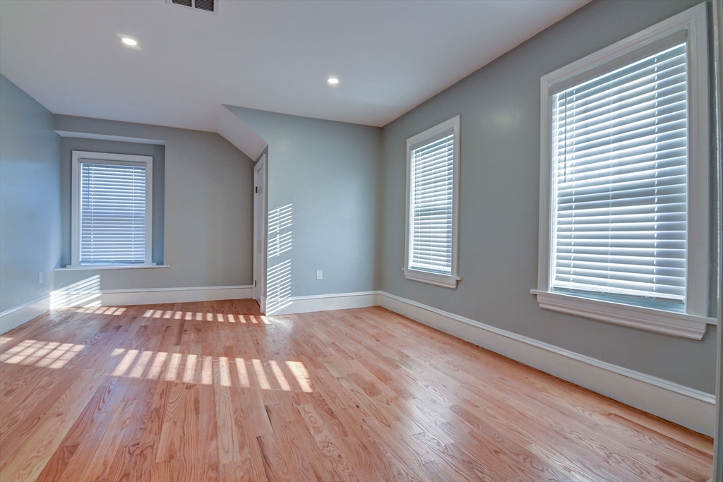 97 Narragansett Rd