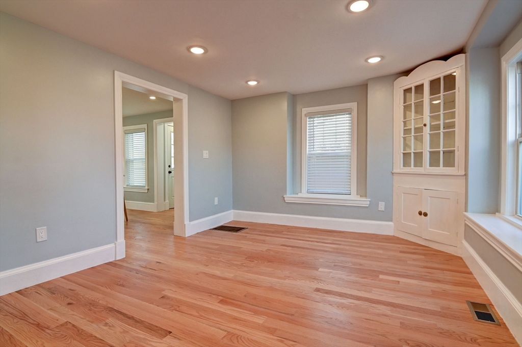 97 Narragansett Rd