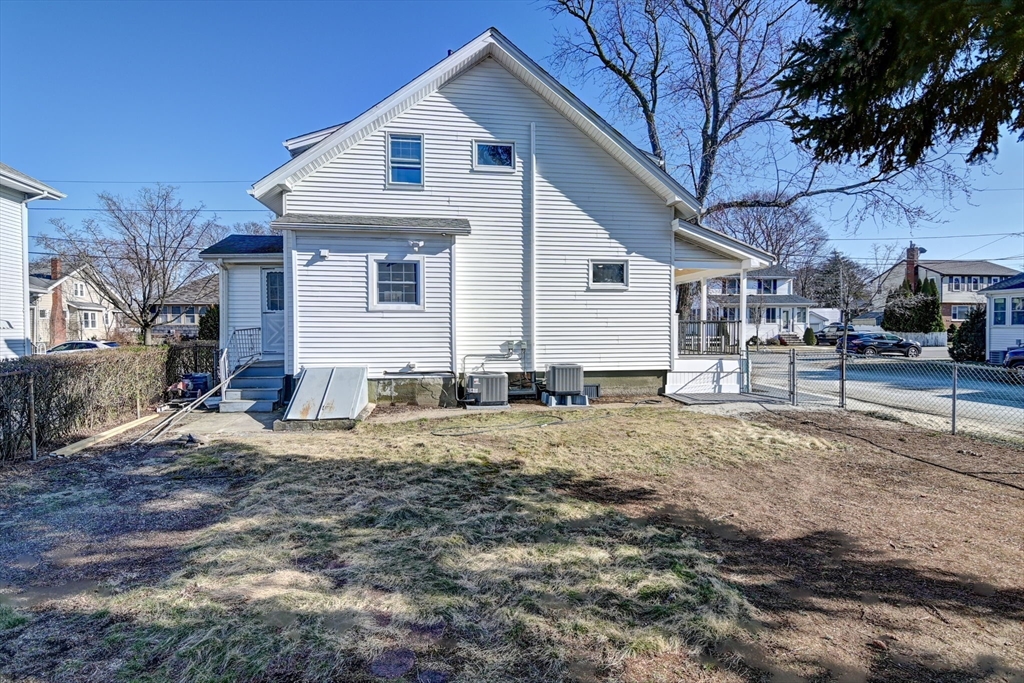 97 Narragansett Rd